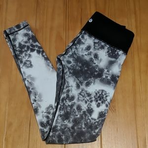 🦄 Lululemon Black Roses Wunder Under Pants WUP White Floral